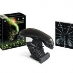 Alien: Hissing Xenomorph and Illustrated Book: With Sound!