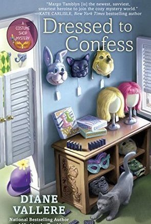 Dressed to Confess (Costume Shop Mystery, #3)